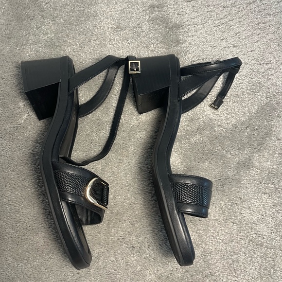 Kelly and Katie 10W Black & Gold Tesimay Sandal Block Heels (Worn ONCE) - Picture 3 of 9